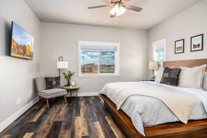 3 bedrooms, desk, iron/ironing board, free WiFi