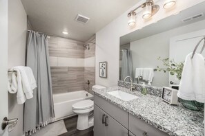Shower, hair dryer, towels - Dark Skies l Private Hot Tub I Pool & Pickleball Court (Kanab)