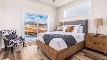 3 slaapkamers, een strijkplank/strijkijzer, gratis wifi, beddengoed