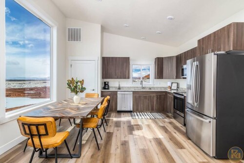 Primrose Loft Hideaway l Pool I Pickleball