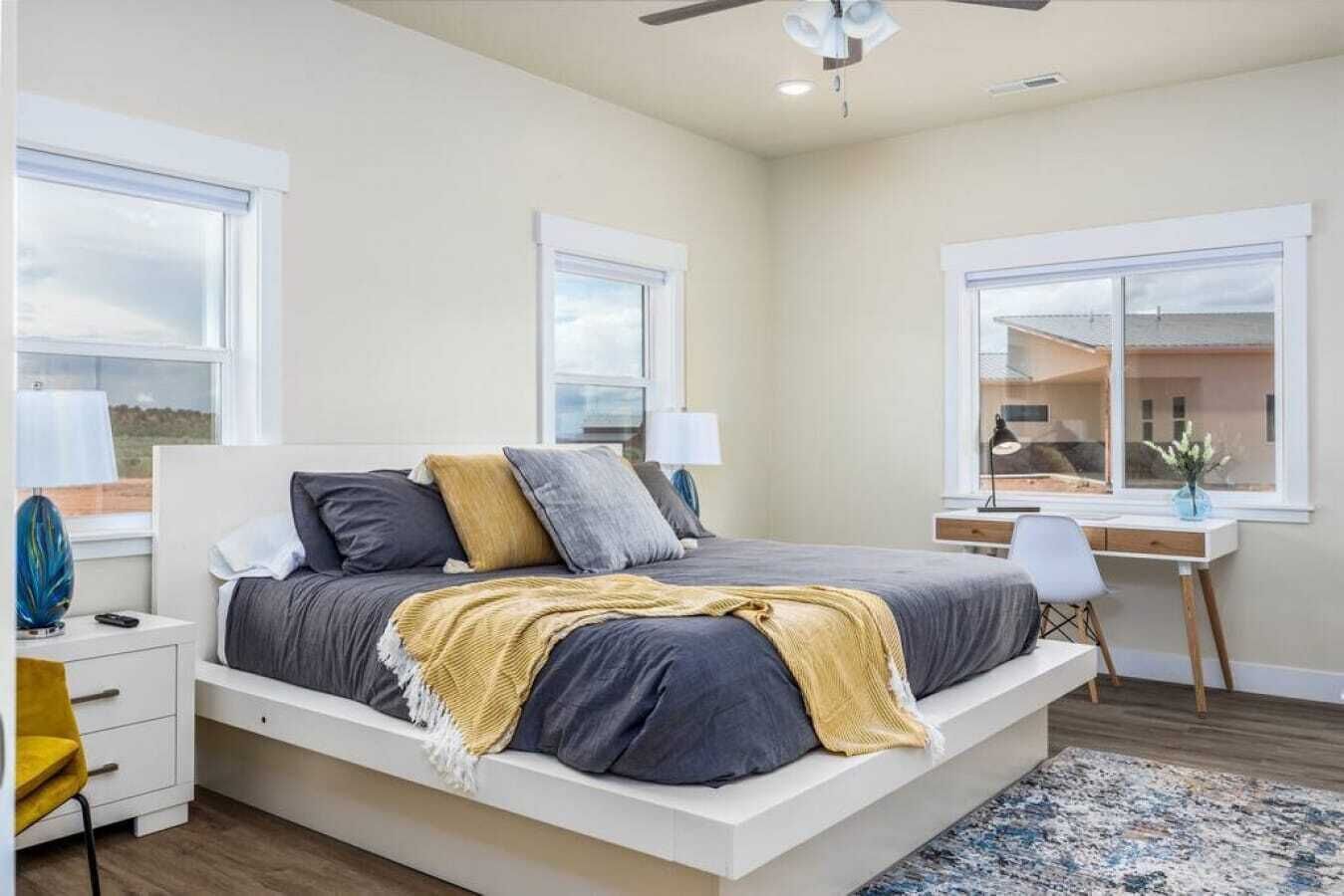 3 Schlafzimmer, Schreibtisch, Bügeleisen/Bügelbrett, WLAN