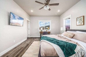 3 bedrooms, desk, iron/ironing board, free WiFi