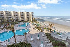 A heated pool - 🌊Ocean Front Complex, Gorgeous Views-Pelican C402🌊 (New Smyrna Beach)