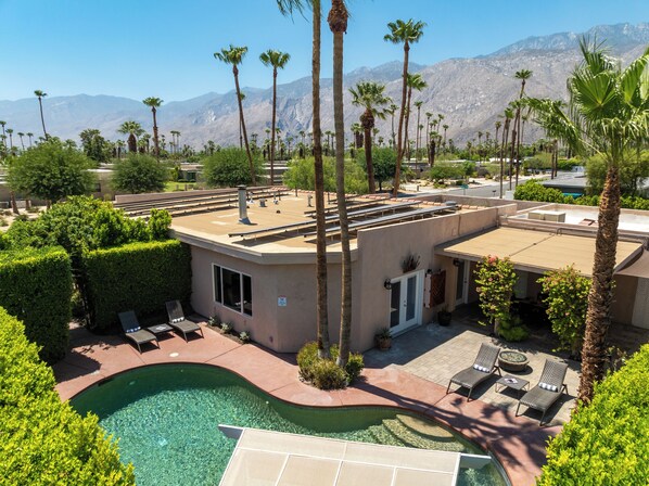 A heated pool - Desert Delight – Palm Springs Hacienda w/ Pool & Spa (Palm Springs)