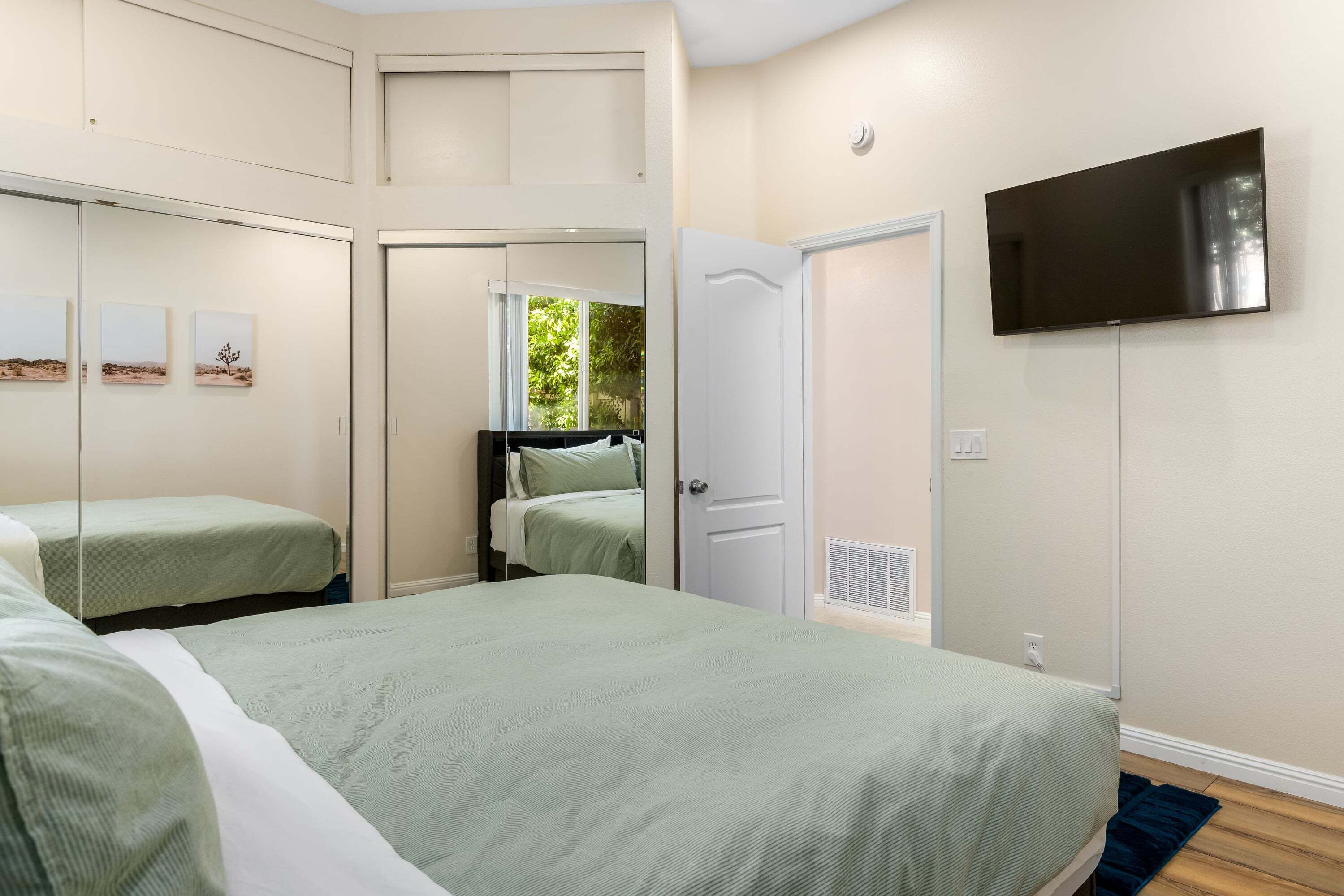 5 bedrooms, desk, iron/ironing board, free WiFi