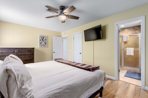 5 Schlafzimmer, Schreibtisch, Bügeleisen/Bügelbrett, kostenloses WLAN