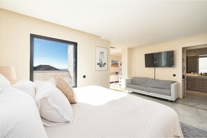 4 bedrooms, desk, iron/ironing board, travel cot - Villa El Paraiso Marbella- 4 Bedrooms (5-Beds) (Benahavís)