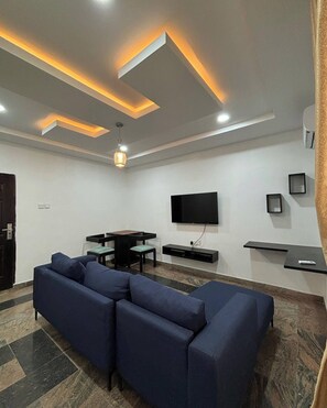 Căn hộ Deluxe, ban công, quang cảnh thành phố | Khu phòng khách
