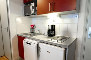 Kühlschrank, Mikrowelle, Ofen, Geschirrspüler