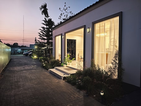 Exterior. S'Villa