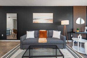 Smart TV, computer monitors