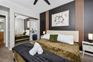 2 soveværelser, skrivebord, strygejern/strygebræt, weekendseng