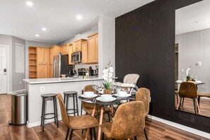 Dining - Sleek 2BR-Pool Prking NearASU Mill Ave&Cmelbck Mtn (Tempe)