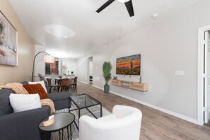 スマートテレビ、PC モニター