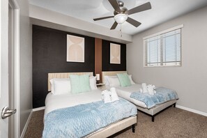 2 bedrooms, desk, iron/ironing board, travel crib - Snug 2BR-Pool Pkng, Near ASU, Mill Ave&Cmelbck Mtn (Tempe)