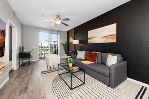 スマートテレビ、書斎 / ワークスペース