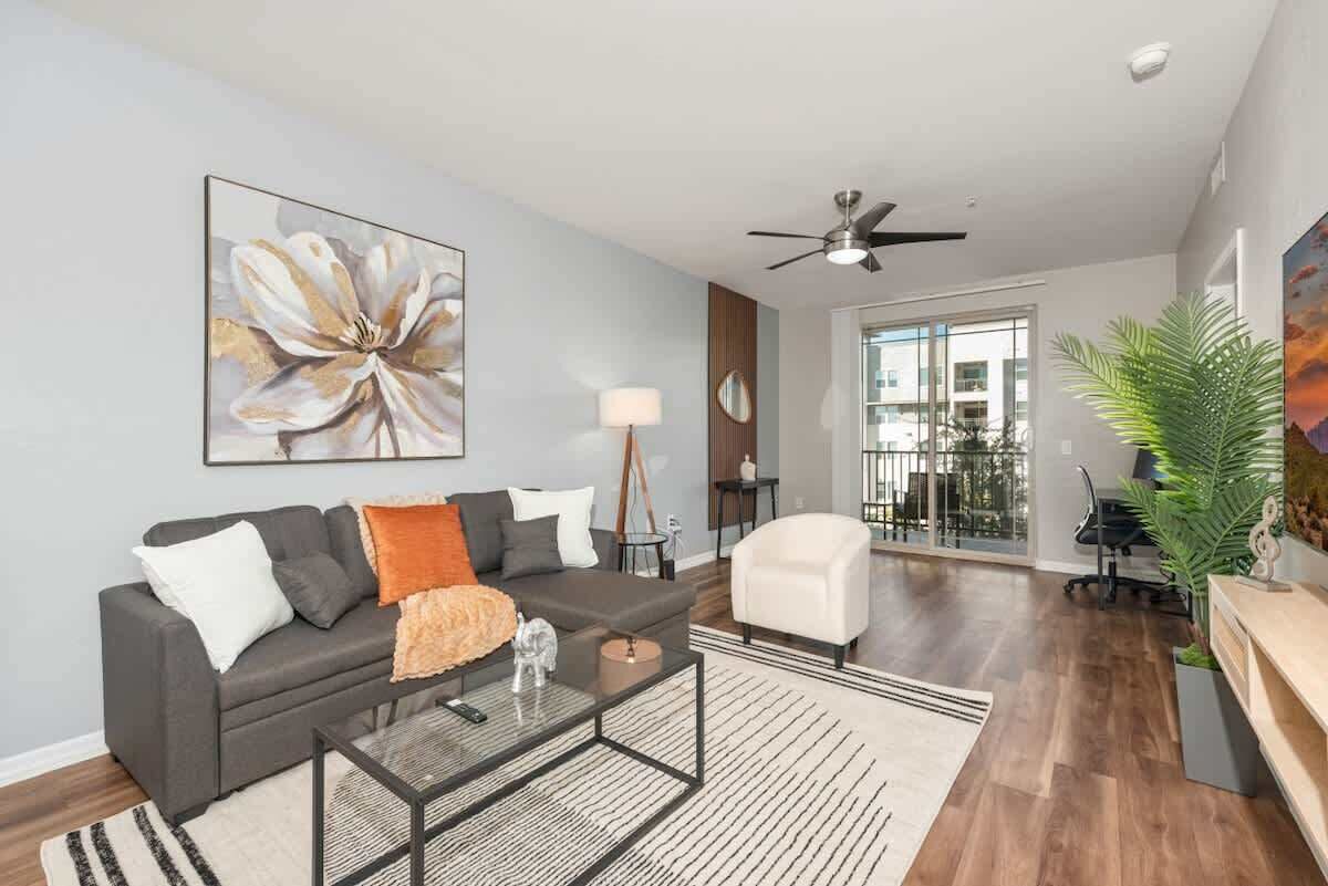 智能电视、办公室