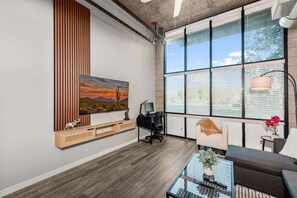 Smart TV, computer monitors