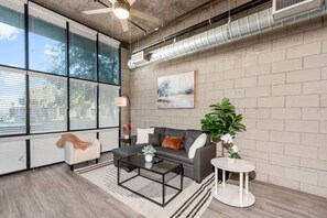 Smart TV, computer monitors