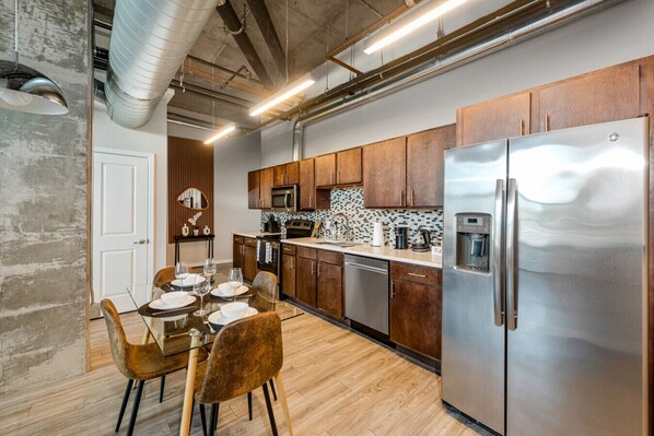 Fridge, microwave, oven, stovetop