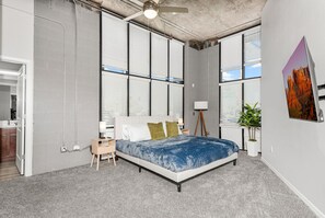 2 bedrooms, desk, iron/ironing board, travel cot