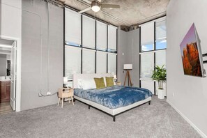 2 bedrooms, desk, iron/ironing board, travel crib