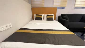 Basic Studio, Non Smoking, Kitchen | In-room safe, iron/ironing board, free WiFi