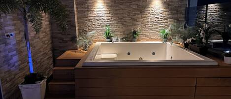 Bain à remous intérieur