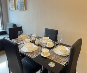 In-room dining - 1 Bedroom in 8 Adriatico Manila (Manila)