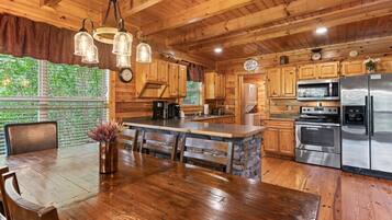 Cabin, Multiple Beds, Hot Tub, Mountain View (Triple Mountain View) | Private kitchen | Fridge, microwave, oven, stovetop