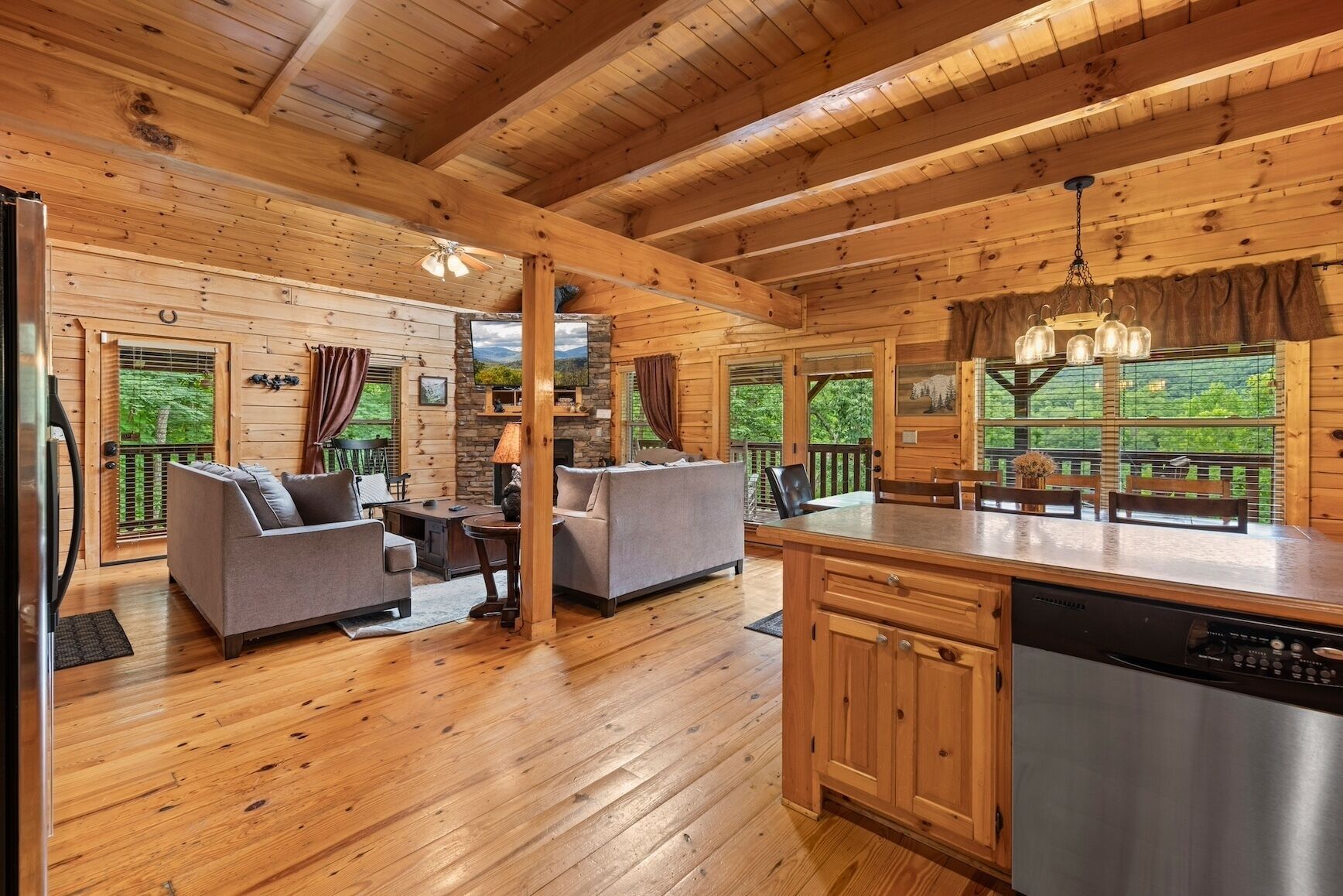 Cabin, Multiple Beds, Hot Tub, Mountain View (Triple Mountain View) | Interior