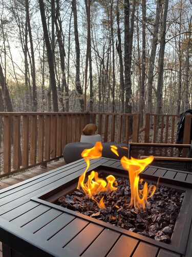 Charming 2-bedroom cabin with WiFi and AC in serene Toccoa