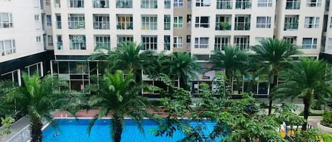 Kolam renang terbuka