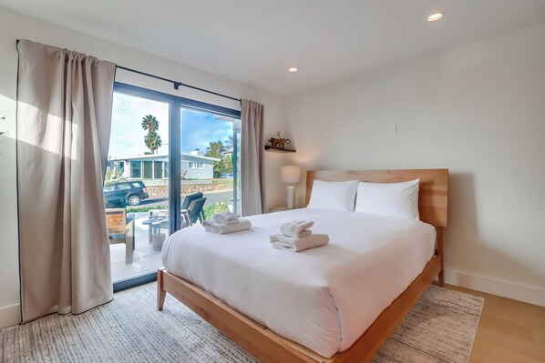 3 bedrooms, iron/ironing board, free WiFi, bed sheets - Partial Ocean Views/Walk to All/Spend The Summer at the Beach (La Jolla)