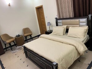 Sistema de insonorización, tabla de planchar con plancha y wifi gratis 