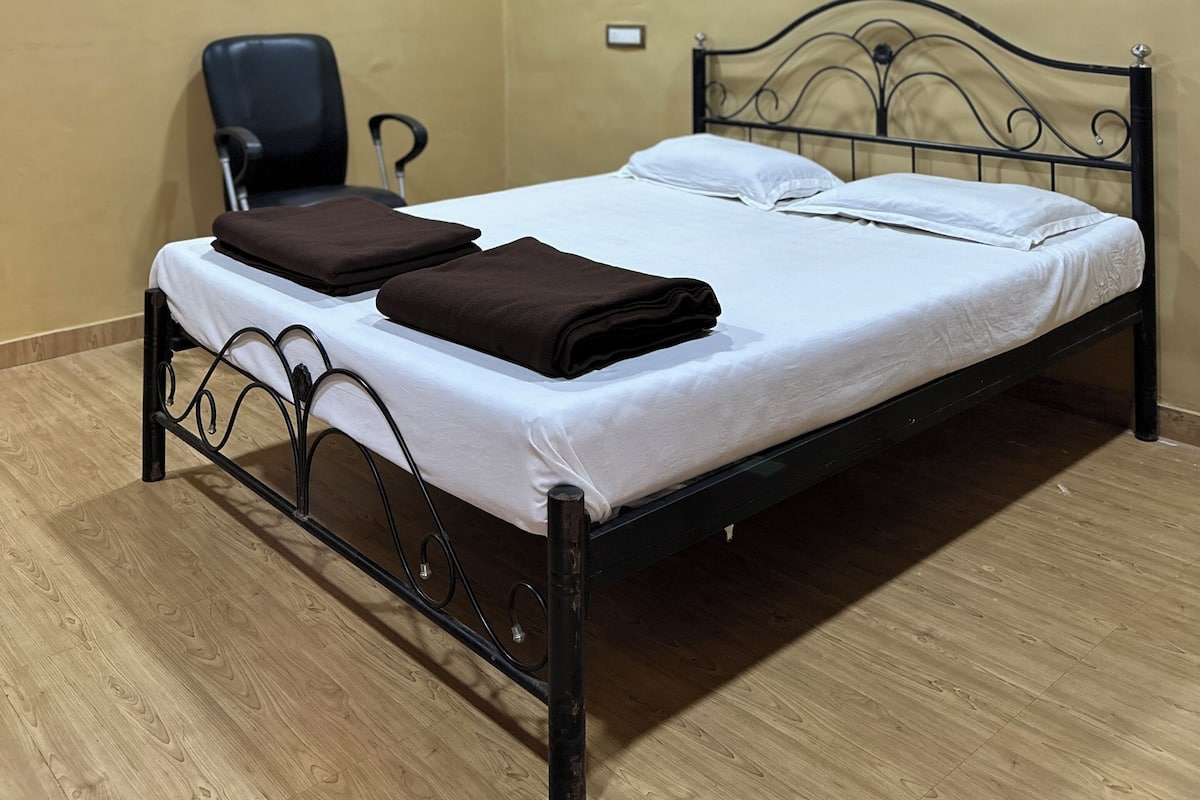 Deluxe Riverside Cottage | 1 bedroom, Select Comfort beds, free WiFi