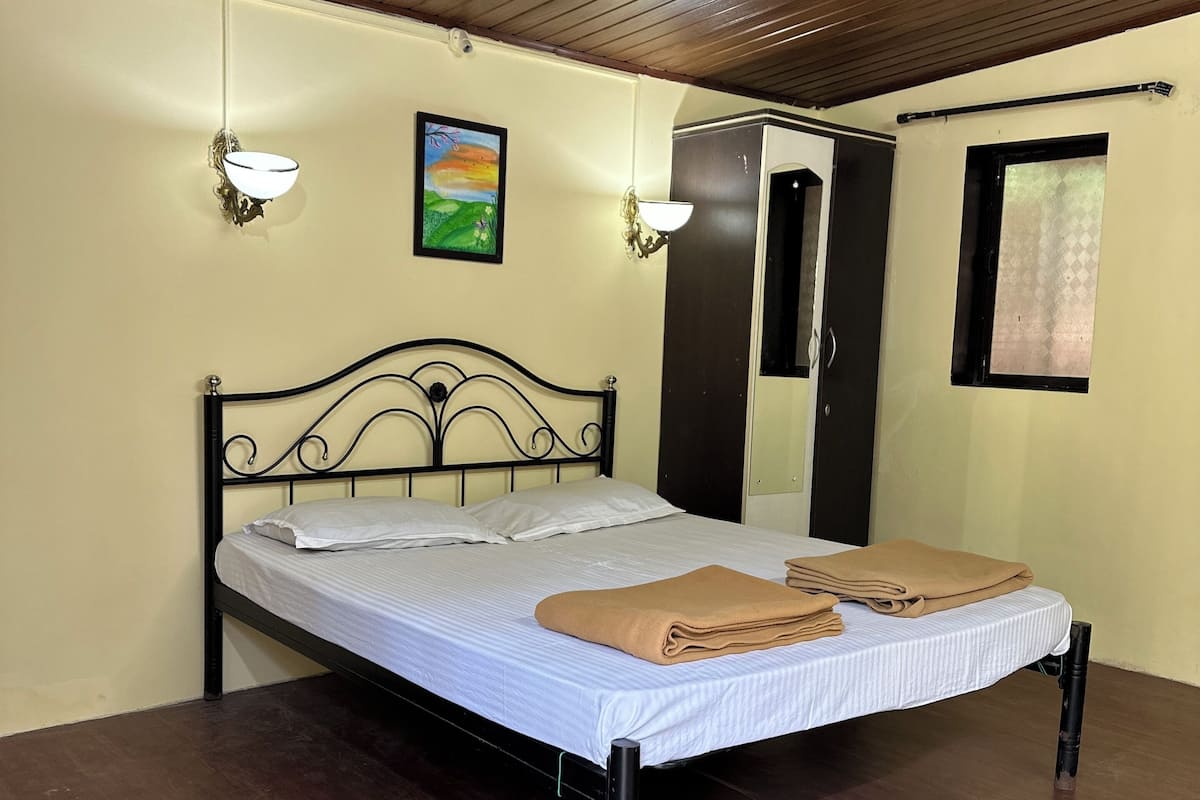 Classic Riverside Cottage | 1 bedroom, Select Comfort beds, free WiFi
