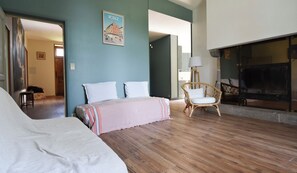 11 Schlafzimmer, Bügeleisen/Bügelbrett, Bettwäsche