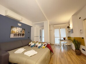 Apartment | Iron/ironing board - Studio Near Politecnico, Milan (Milan)