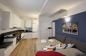 Apartment | Iron/ironing board - Studio Near Politecnico, Milan (Milan)