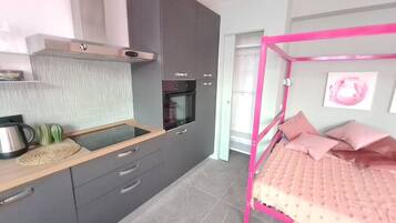 1 Schlafzimmer, Schreibtisch, WLAN