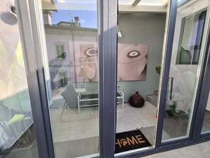 المنشأة من الداخل