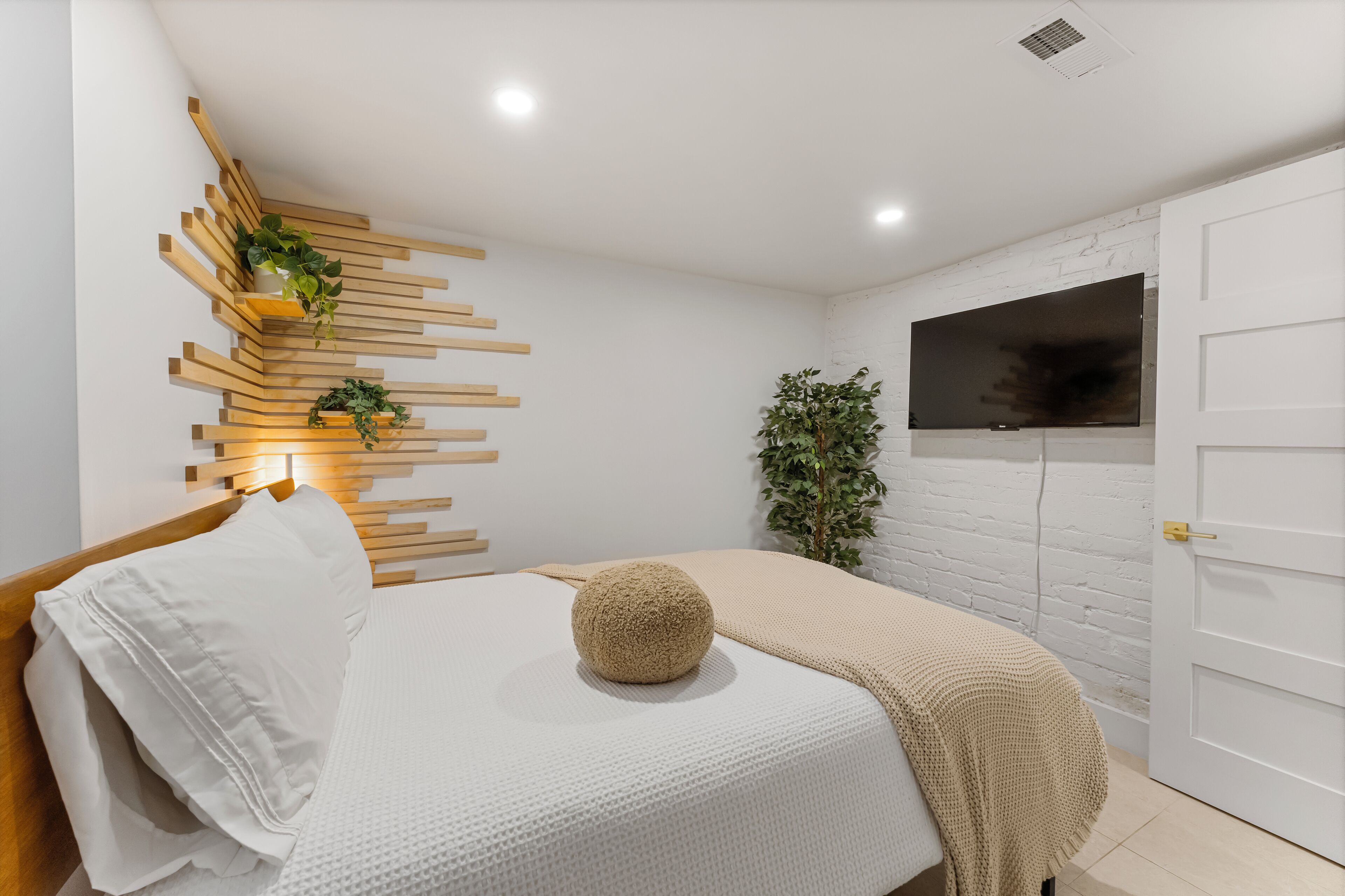 2 Schlafzimmer, Schreibtisch, Bügeleisen/Bügelbrett, Reisekinderbett