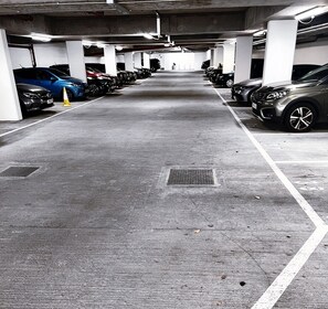 Property grounds - Luxury 2-Bedroom London Apartment, Near Liverpool Street, Balcony, Free Parking (London)