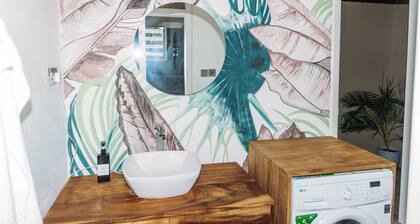 Scandi-inspired Retreat in Cape Coast - Near Kakum, Castles & Hans Cottage!