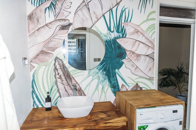 Scandi-inspired Retreat in Cape Coast - Near Kakum, Castles & Hans Cottage!