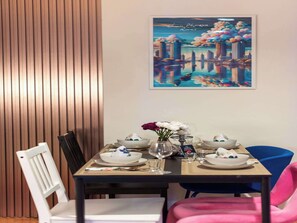 Cortinas blackout, tabla de planchar con plancha y wifi gratis 