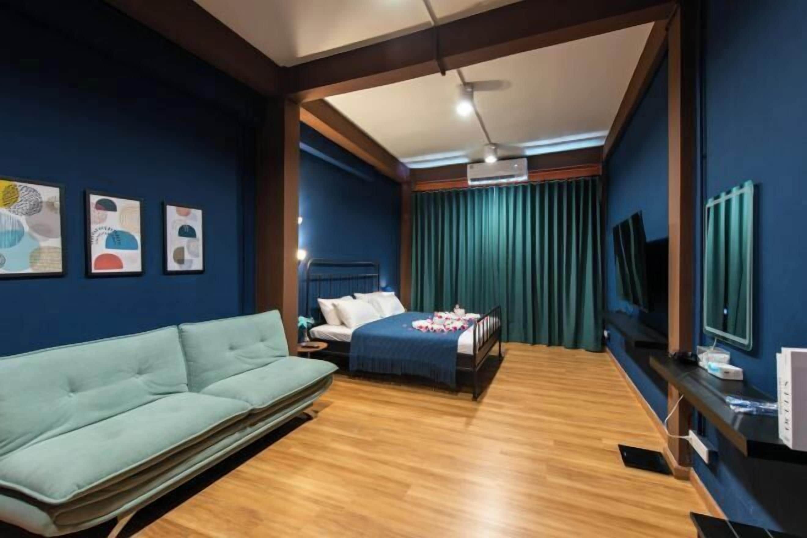 Blackout drapes, iron/ironing board, free WiFi, bed sheets