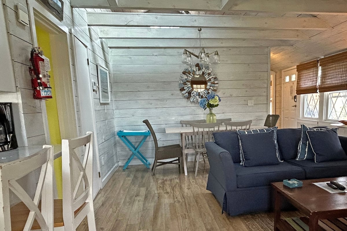 Cottage | 2 bedrooms, free WiFi, bed sheets