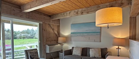 Condo | Free WiFi, bed sheets